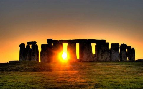 Un gigantesco círculo de monolitos de piedra rodeaba Stonehenge