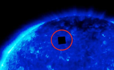 La NASA fotografía un extraño cubo en el Sol